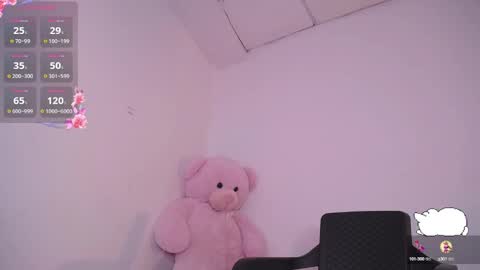 Snapshot of holly_16 chatting on 01.15.25 holly_16 online show from 01.15.25