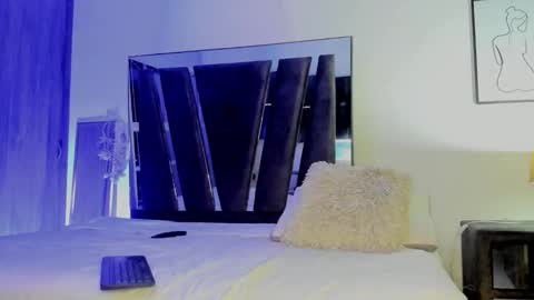 Snapshot of holly_29_m chatting on 10.26.25 Mara online show from 10.26.25