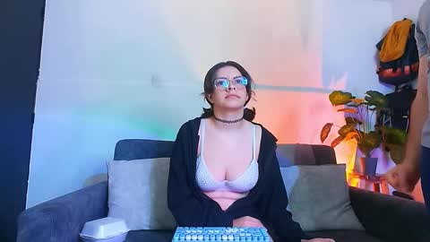 Holly and Honey online show from 12.15.25