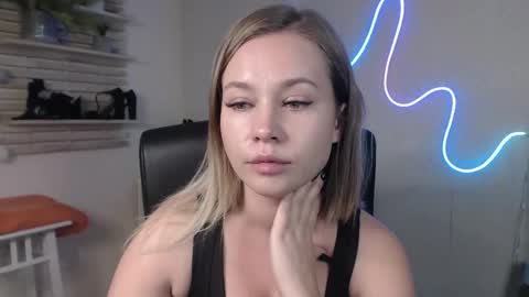 Holly online show from 12.12.24