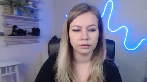 Holly online show from 01.03.25