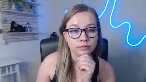 Holly online show from 01.09.25