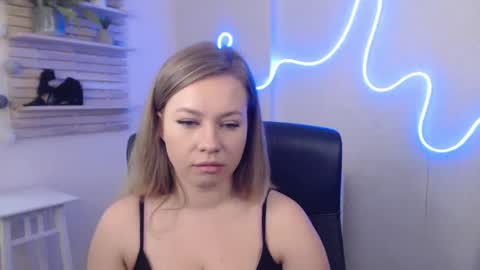 Holly online show from 01.24.25