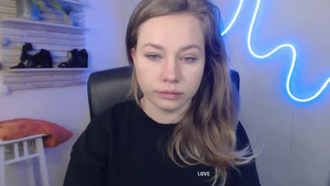 Holly online show from 02.06.25