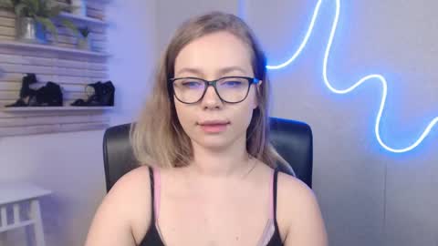 Holly online show from 03.07.25