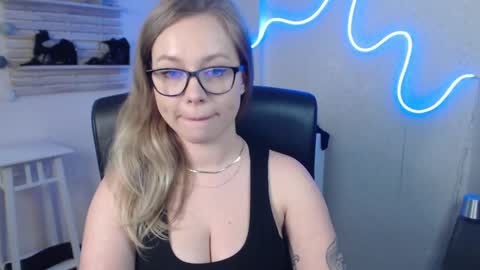 Holly online show from 03.10.25