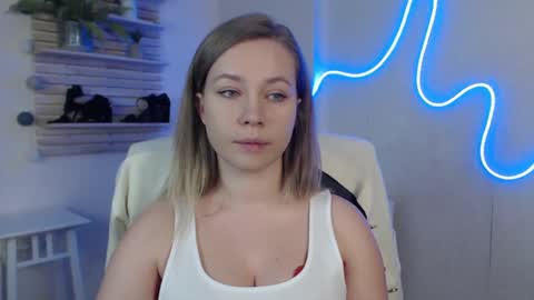 Holly online show from 03.12.25