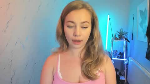 Holly online show from 10.14.25