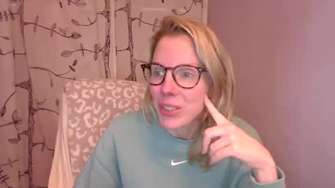 holly_bourbon online show from 10.31.25