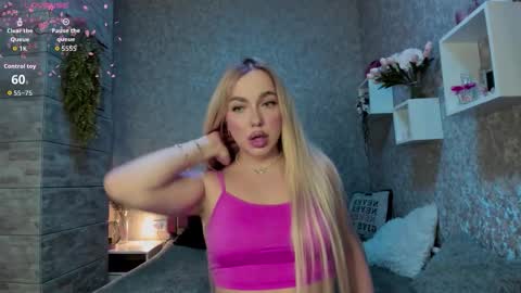 holly_molly8 online show from 10.21.25