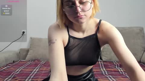 Snapshot of holly_pollyy chatting on 01.09.25 Polly online show from 01.09.25