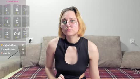 Snapshot of holly_pollyy chatting on 01.15.25 Polly online show from 01.15.25