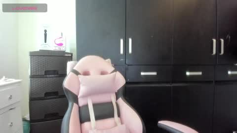 Snapshot of holly_rose69 chatting on 04.16.26 Holly online show from 04.16.26