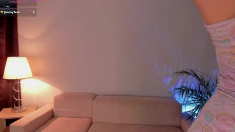 holly    online show from 04.06.26