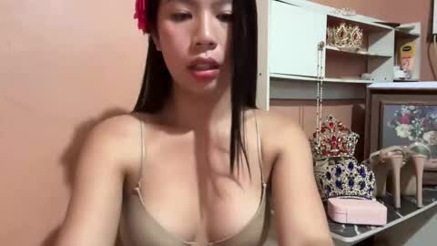 holly_wyn online show from 10.23.25