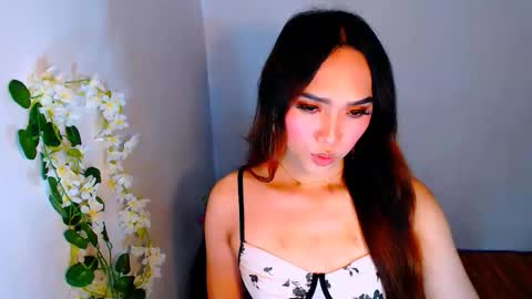 Snapshot of hollyclarita chatting on 11.18.25 YOUR GODDESS CLARITA online show from 11.18.25