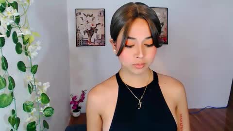 Snapshot of hollyclarita chatting on 12.04.25 YOUR GODDESS CLARITA online show from 12.04.25