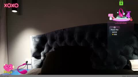 Snapshot of hollyextra chatting on 10.28.25 hollyextra online show from 10.28.25