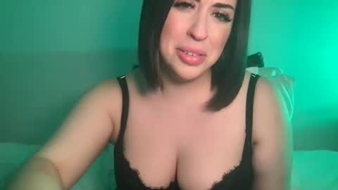 Snapshot of hollyh0x chatting on 02.10.25 Holly Hox online show from 02.10.25