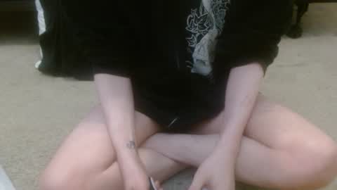 Snapshot of hollyhawkes chatting on 11.13.25 Holly Hawkes online show from 11.13.25