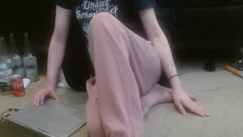 Snapshot of hollyhawkes chatting on 11.23.25 Holly Hawkes online show from 11.23.25