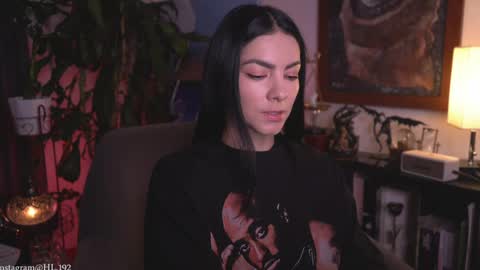 Holly Linder online show from 04.04.26