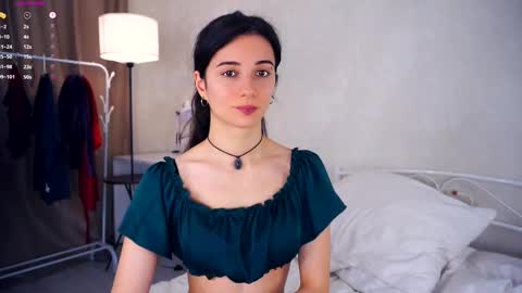 Snapshot of hollymonica chatting on 03.08.25 Delly online show from 03.08.25