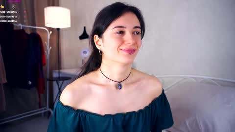 Snapshot of hollymonica chatting on 03.08.25 Delly online show from 03.08.25