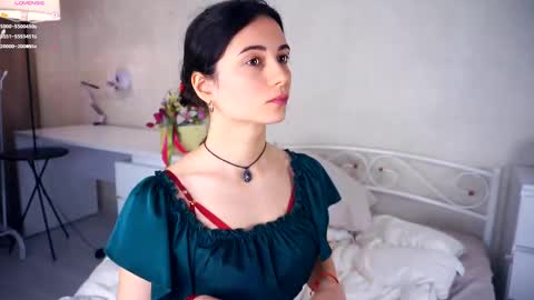 Snapshot of hollymonica chatting on 03.09.25 Delly online show from 03.09.25