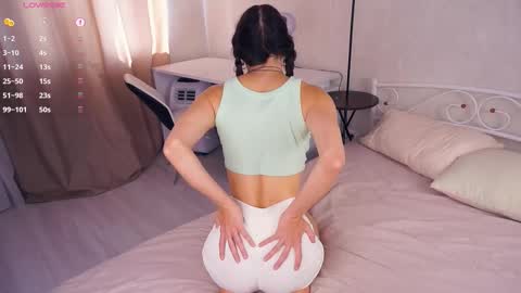 Snapshot of hollymonica chatting on 09.09.25 Delly online show from 09.09.25