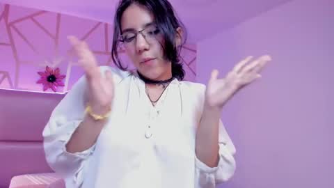 hollypeach_ online show from 11.14.25