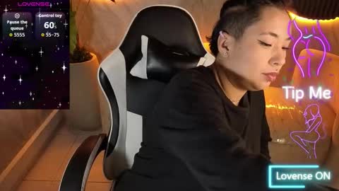 Holly  online show from 11.20.25