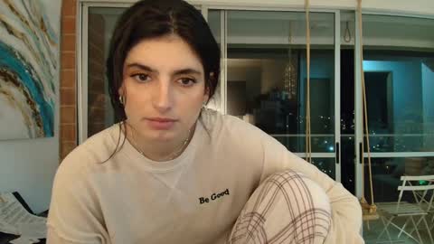 hollyshit_ online show from 10.31.25