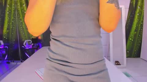 HollyTaillor online show from 10.27.25