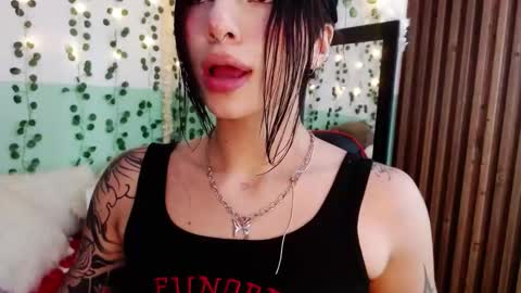 holly online show from 01.05.25