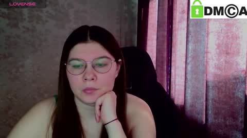 Welcome guys  Pleasure to see you all here  My name is MichaelaTip menu is active Private is open  online show from 03.14.26