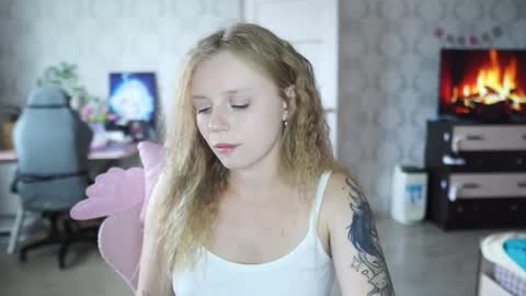 Snapshot of holydumplings chatting on 10.13.25 Taiga online show from 10.13.25