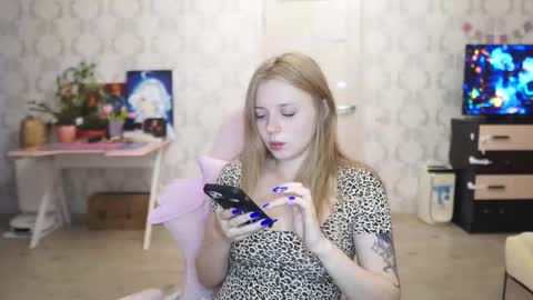 Snapshot of holydumplings chatting on 11.10.25 Taiga online show from 11.10.25