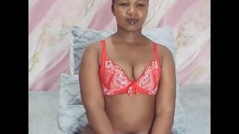 Snapshot of holyhoneydoll chatting on 05.24.26 holyhoneydoll online show from 05.24.26