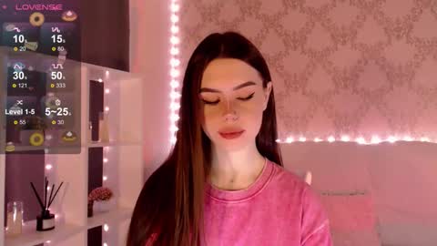 Snapshot of holymiax chatting on 09.28.25 Mia online show from 09.28.25