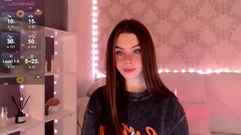 Snapshot of holymiax chatting on 10.01.25 Mia online show from 10.01.25