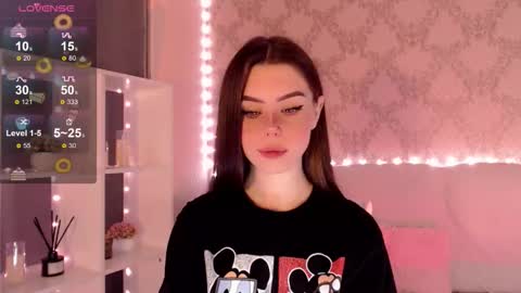 Snapshot of holymiax chatting on 10.03.25 Mia online show from 10.03.25