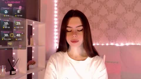 Snapshot of holymiax chatting on 10.04.25 Mia online show from 10.04.25