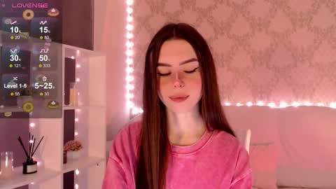 Snapshot of holymiax chatting on 10.05.25 Mia online show from 10.05.25