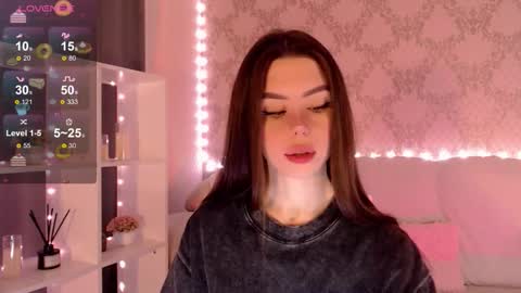 Snapshot of holymiax chatting on 10.10.25 Mia online show from 10.10.25