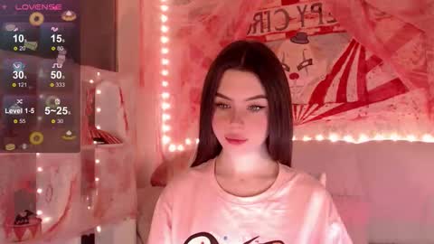 Snapshot of holymiax chatting on 11.05.25 Mia online show from 11.05.25