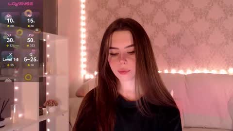 Snapshot of holymiax chatting on 11.06.25 Mia online show from 11.06.25