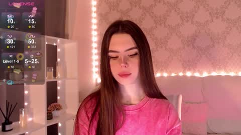 Snapshot of holymiax chatting on 11.07.25 Mia online show from 11.07.25