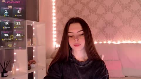 Snapshot of holymiax chatting on 11.08.25 Mia online show from 11.08.25