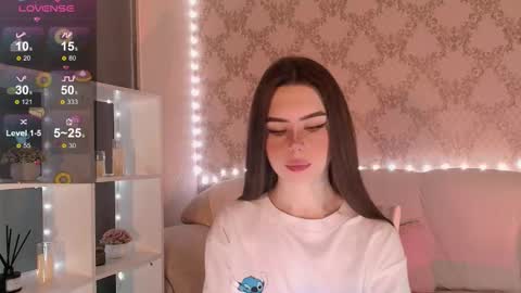 Snapshot of holymiax chatting on 11.21.25 Mia online show from 11.21.25